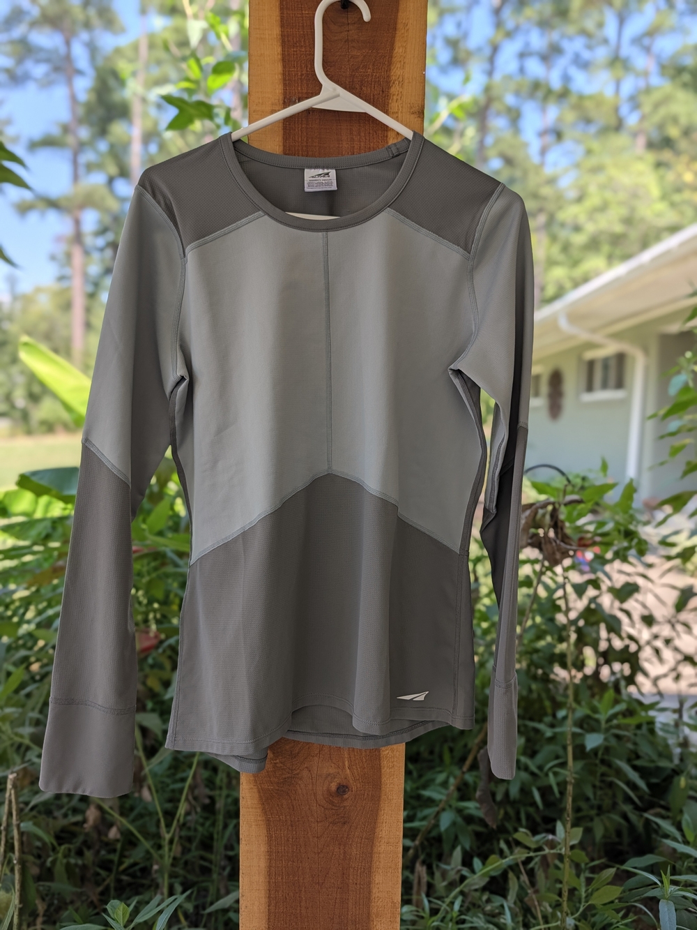 Altra Two-Tone Gray Long-Sleeve Performance Top